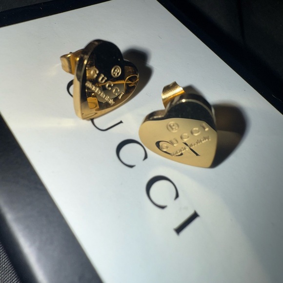 Gold fashion heart stud earrings - Picture 3 of 3